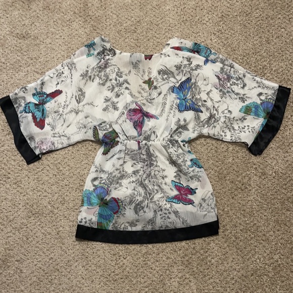 Bisou Bisou kimono top - Picture 9 of 11